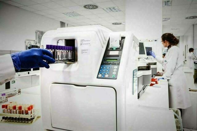 Hochsensible Laborgeräte machten die rasche PCR-Testauswertung möglich. Jetzt werden sie versteigert. | Foto: Life Brain
