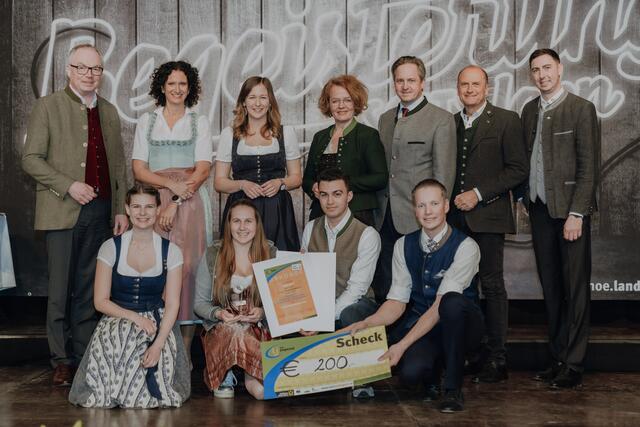 Die Landjugend-Gruppen aus Gedersdorf und Weinzierl am Walde durften sich hier über Gold-Prämierungen freuen. Eine Silber-Trophäe durften die Landjugend-Gruppen Plank am Kamp, Rohrendorf und Zöbing mit nach Hause nehmen und die Landjugend Bezirk Mautern sowie die Landjugend Gföhl freuen sich über ihre Prämierung in Bronze. | Foto: Landjugend NÖ/Sophie Balber