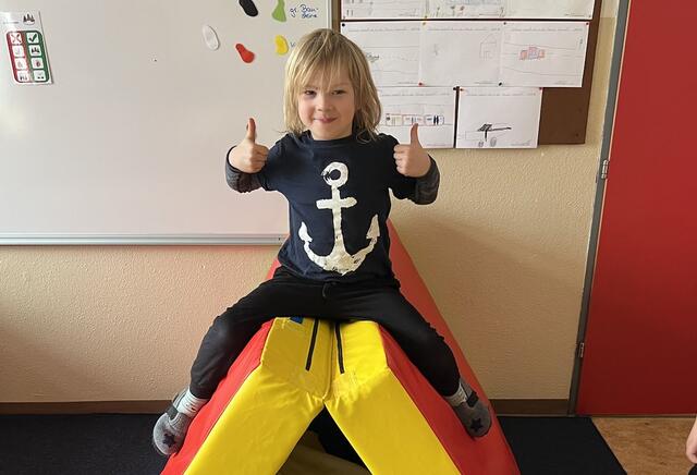 Die Spiele und Sportgeräte kommen bei den Kids sichtlich gut an. | Foto: ZIS17