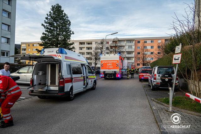 Aus noch ungeklärter Ursache geriet Abfall im Stiegenhaus eines Mehrparteienhauses in St. Magdalena in Brand. | Foto: Fotokerschi.at