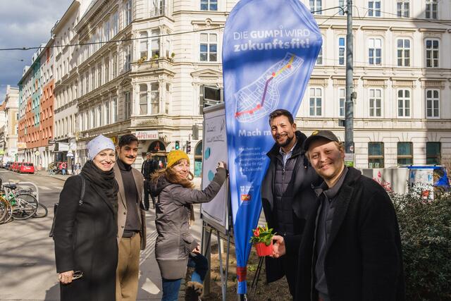Das Team des "Gumpi-Standls" ist im Bezirk unterwegs.
 | Foto: Dutkowski