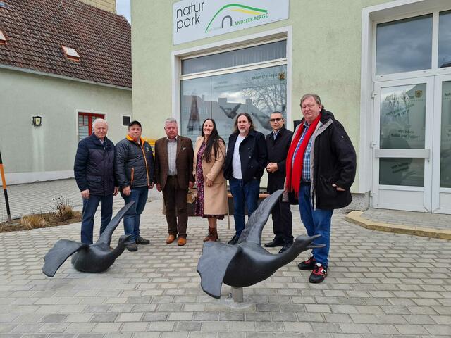 Vertreter der Gemeinde und des Vereins "mittelburgenland plus". | Foto: Otto Krcal