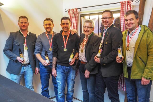 Das Team der Ölmühle Fandler ist stolz auf viermal Gold bei der „Ab Hof-Direktvermatermesse“ in Wieselburg. | Foto: Fandler