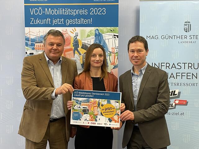 Infrastruktur-und Mobilitäts-Landesrat Günther Steinkellner (FPÖ), ÖBB-Regionalmanagerin Eva Hackl und Christian Gratzer, Pressesprecher Verkehrsclub Österreich; | Foto: BRS