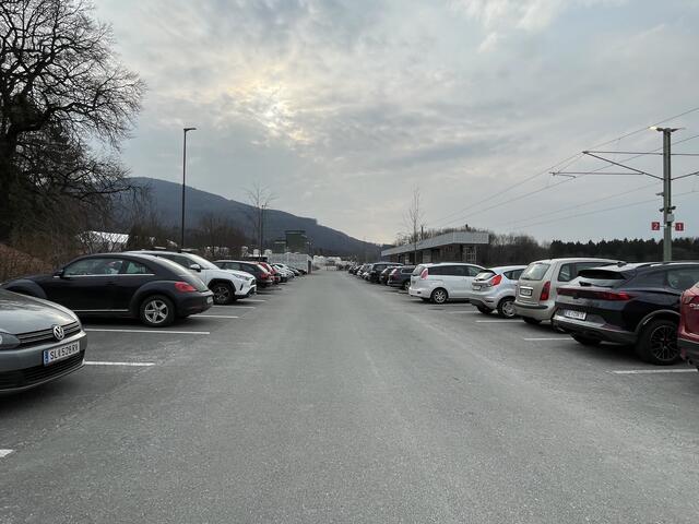 Die Parkplätze in Weitwörth werden gut genutzt.  | Foto: sm