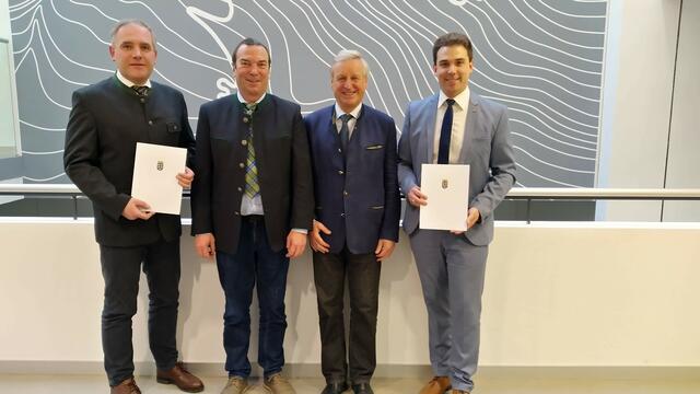 V.l: Vizebürgermeister Christian Buxhofer, Bezirkshauptmann Franz Kemetmüller, Altbürgermeister Wolfgang Labenbacher und Bürgermeister Manuel Aichberger.  | Foto: privat