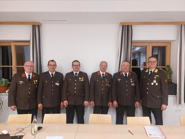 Bürgermeister Josef Högl, Klaus Hubauer, Robert Hebertshuber, Johannes Hubauer, Christian Dandler, Abschnittsfeuerwehrkommandant-Stellvertreter ABI Bernhard Ranseder. | Foto: FF Mörschwang