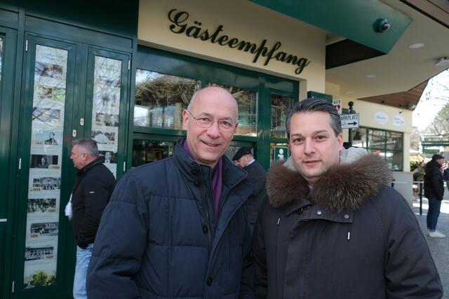 Dompfarrer Toni Faber posierte mit dem Landesobmann der Wiener FPÖ Dominik Nepp. | Foto: Roland Ferrigato/RMW