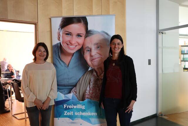 Waltraud Handle und Stefanie Rietzler. | Foto: Neuner