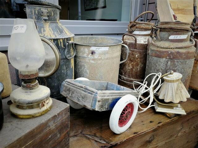 Gut erhaltene Gebrauchtwaren können Schnäppchenjäger:innen im Gebrauchtwarenmarkt beim ASZ Ostermiething finden. | Foto: BAV Braunau