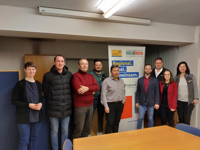 Erstes Treffen in Ennsdorf zum Einstieg in die Gemeinde21. Doris Gugler, Thomas Wahl, Peter Bugram, Martin Huber, Paul Mühlbacher, Daniel Lachmayr, Andreas Ginner, Isabell Grindling, Irene Kerschbaumer | Foto: Gemeinde Ennsdorf