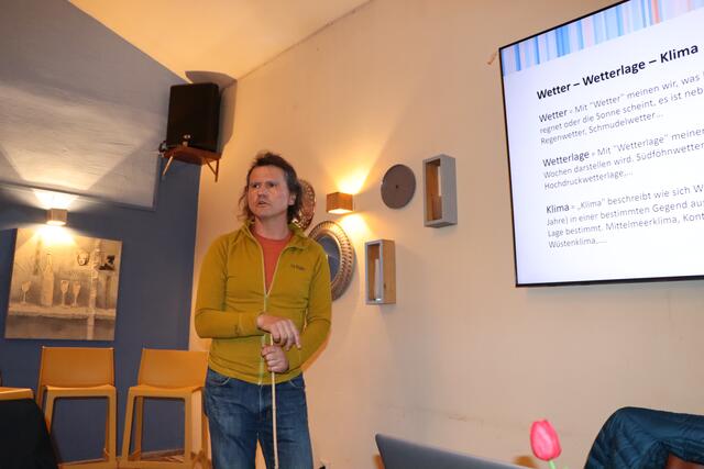  Vortag von Mag, Thomas Pichler zum Thema "Klimawandel – Auswirkungen auf den regionalen Obst- und Gartenbau." | Foto: Othmar Kolp
