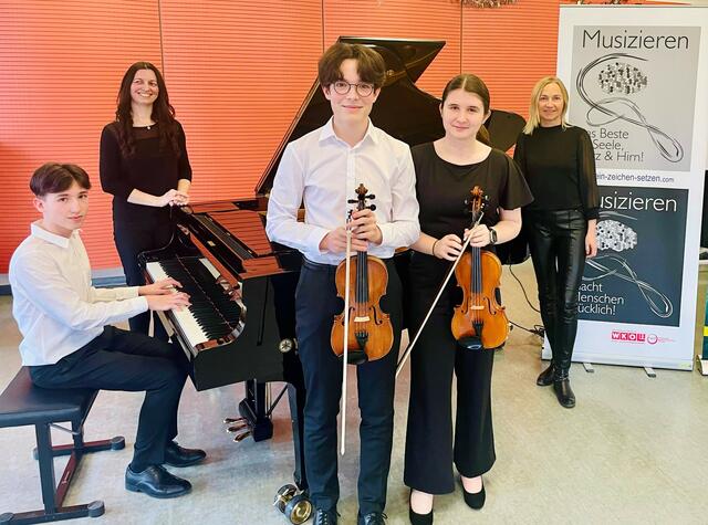 Trio SoFraTin Tin &amp; Fran Šajinović, Sophia Brunner mit Regina Wiesflecker &amp; Barbara Hofer | Foto: Musikschule Spittal