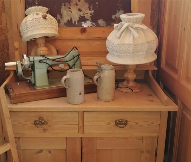 Gut erhaltene Gebrauchtwaren können Schnäppchenjäger:innen im Gebrauchtwarenmarkt beim ASZ Ostermiething finden. | Foto: BAV Braunau