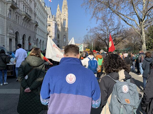 Beim Klimastreit trat man kürzlich bereits als Gruppe öffentlich auf und verteilte Flyer. | Foto: Realfiktion Klimarechnungshof