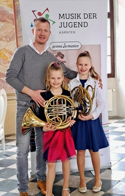 Sophie &amp; Marie Warmuth mit Wolfgang Warmuth | Foto: Musikschule Spittal