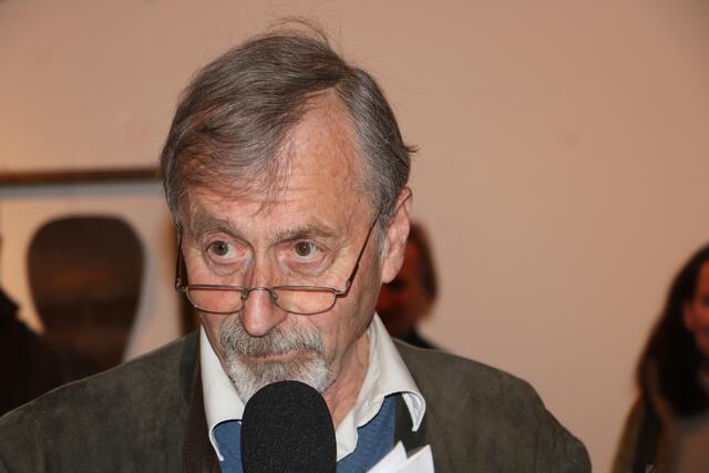 Historiker und Volkskundler Ernst Lasnik hielt die Laudatio auf die Künstlerin Elisabeth Raunig. | Foto: RegionalMedien Steiermark/Hofmüller