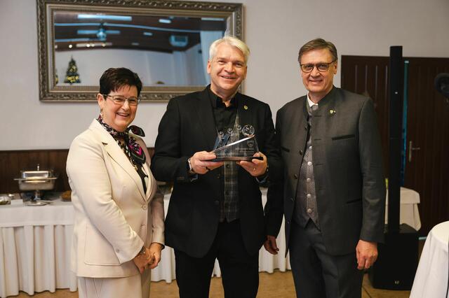 In Würdigung seines Engagements im Bereich Musik für heimatbezogenes musikalisches Wirken wurde Herr Werner Wukoschitz mit dem HOF-AWARD 2021 ausgezeichnet. | Foto: zVg
