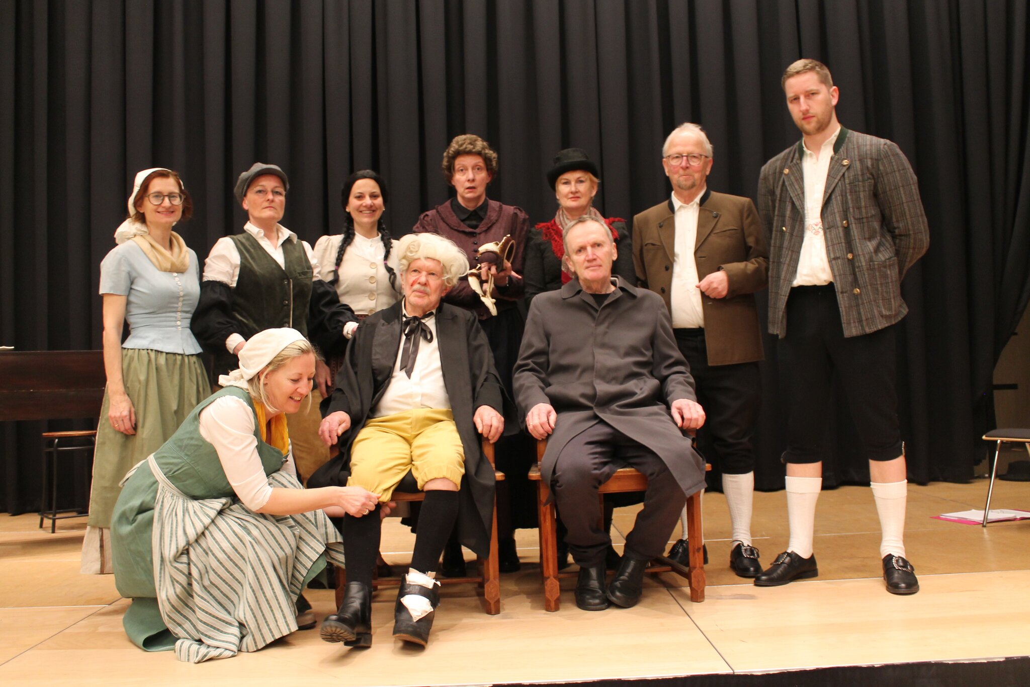 Der Zerbrochene Krug Personen Peuerbacher Schlosstheater: Theater-Probe: "Der zerbrochene Krug
