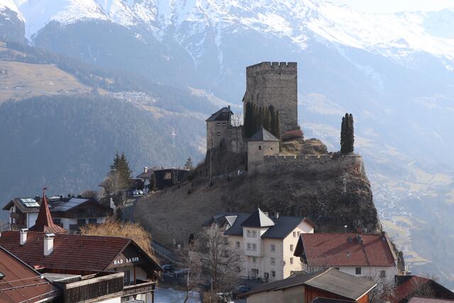 Das Wahrzeichen von Ladis: Die Burg Laudegg. | Foto: Othmar Kolp