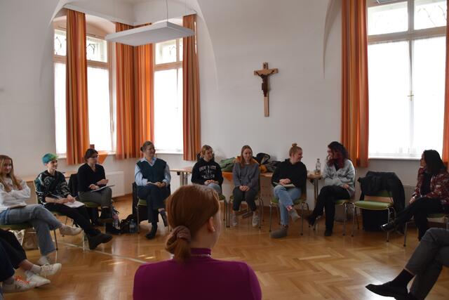 Beim Info-Treffen erhalten die angehenden Mentorinnen und Mentoren wertvolle Tipps und Tricks. | Foto: Philip Steiner