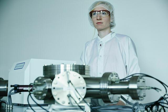 Johanna Irrgeher vom Lehrstuhl für Allgemeine und Analytische Chemie der Montanuniversität Leoben betrachtet den Besuch der Lebenshilfe-Kundinnen und Kunden als wertvolle Erfahrung für alle Beteiligten. | Foto: MUL
