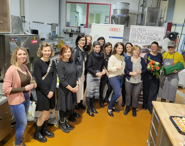 Die begeisterten Teilnehmerinnen mit Brigitte und Ernst Joast (re.) | Foto: FiW Lienz