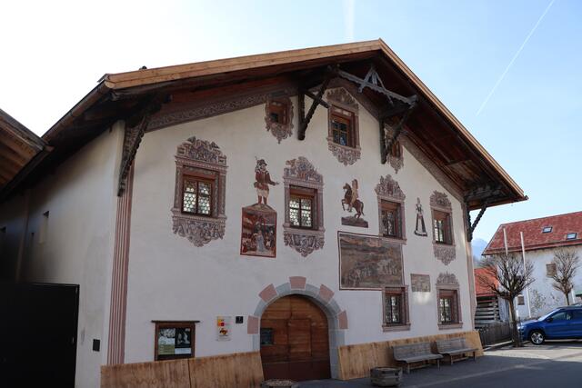 Neue Schindeln: Das Dach beim KVZ Rechelerhaus wurde saniert. | Foto: Othmar Kolp