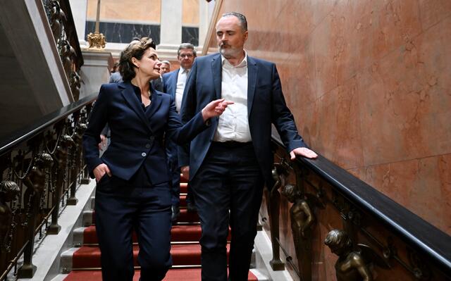 Pamela Rendi-Wagner und Hans Peter Doskozil nach der Präsidiumssitzung am Mittwoch – darüber, wer von beiden künftig an der Parteispitze stehen soll, werden zunächst die SPÖ-Mitglieder befragt. | Foto:  ROLAND SCHLAGER / APA / picturedesk.com