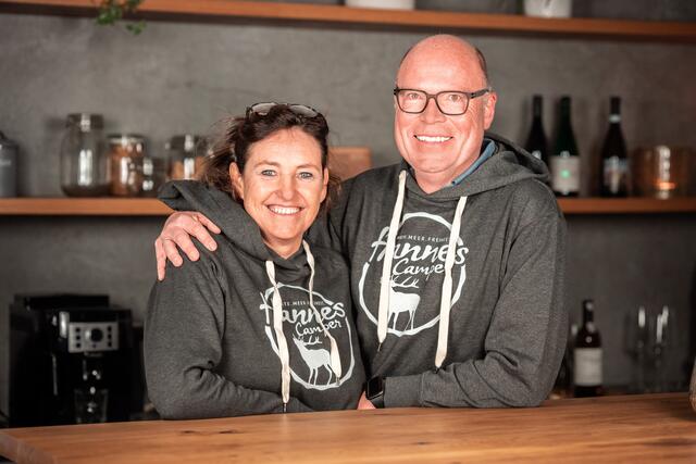 Volker Schulze-Permentier, im Bild mit seiner Frau Petra, hat über seine Leidenschaft für Wohnmobile im Lavanttal eine neue Heimat und seinen Traumberuf gefunden.  | Foto: Hannes Camper