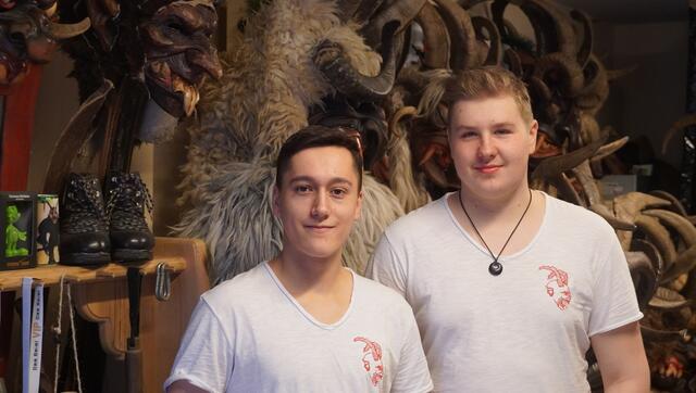 Kilian und Martin führten uns durch die Schauräume der Sonderausstellung zum Anlass des zehnjährigen Bestandsjubiläums der Exeratus-Pass.