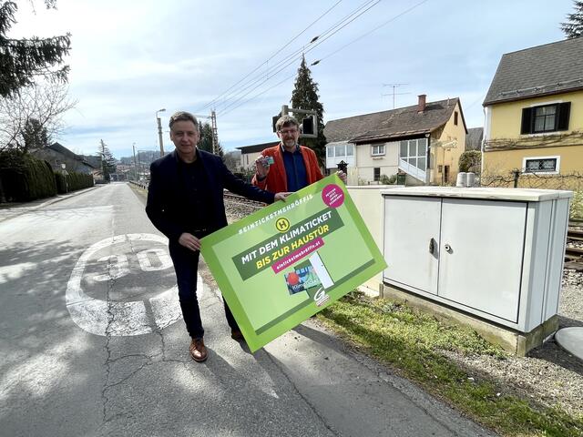 Mit dem Klimaticket bis vor die Haustüre, das wollen Lambert Schönleitner (l.) und Andreas Lackner erreichen. | Foto: RegionalMedien