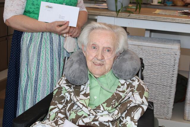 Anna Freisinger fühlt sich am Vorum im neuen Seniorenwohnheim sehr wohl. | Foto: Lederer