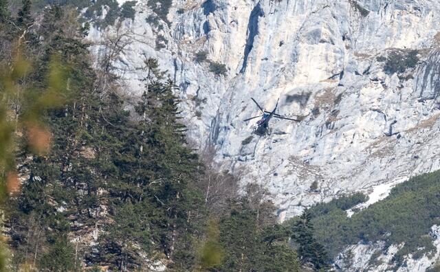 Ein Deutscher wurde bereits seit drei Tagen vermisst. Nach mehreren Stunden wurde der Vermisste im Bachbett liegend entdeckt. Er dürfte ausgerutscht und abgestürzt sein und wurde bereits tot vorgefunden.  | Foto: Zeitungsfoto.at