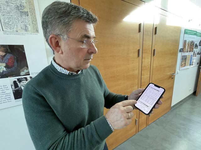 Regionsvorsitzender LAbg. Franz Fartek verweist auf eine wesentliche Verbesserung durch den RegioBus-Fahrplan. | Foto: RegionalMedien