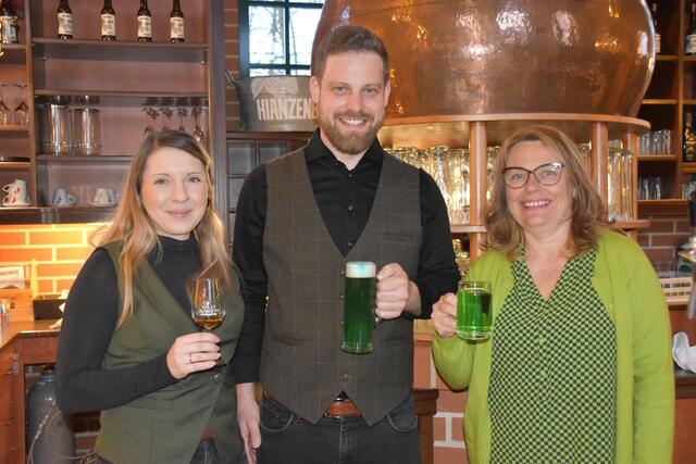St. Patrick's Day im Hianzenbräu: Christina, Dominik und Michaela Kainz. | Foto: Michael Strini
