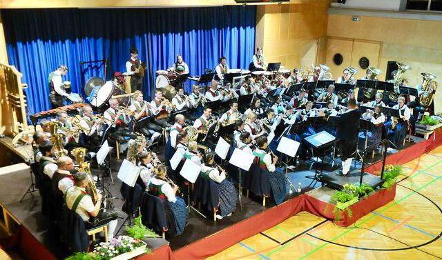 Die Musikkapelle Oberperfuss eröffnet die Konzertserie am Samstag, dem 25. März im Mehrzwecksaal | Foto: Hassl