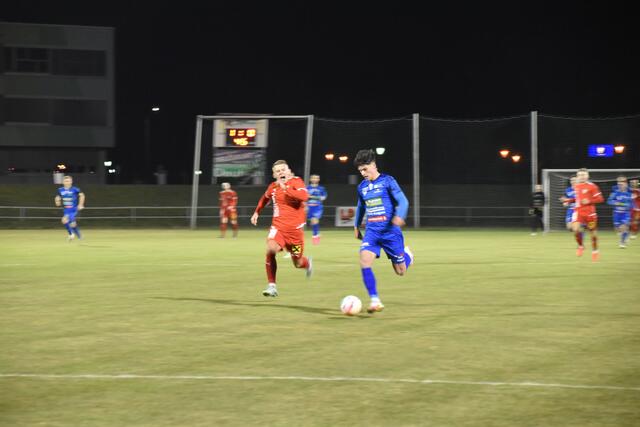 Andreas Radics hatte in der Nachspielzeit nach Sololauf das 2:0 auf den Beinen. | Foto: Michael Strini