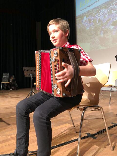 Echo der Heimat 2023 in der Turnhalle Perg, Eine Veranstaltung des Seniorenbundes unter der Gesamtleitung von Karl Grufeneder. Am Bild Loreenz Wurm, Schwertberg.  | Foto: Robert Zinterhof