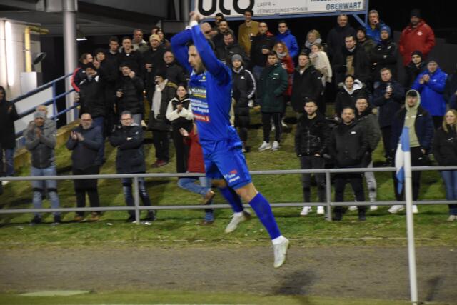 Torschütze Balázs Horváth jubelt nach dem 1:0-Treffer. | Foto: Michael Strini