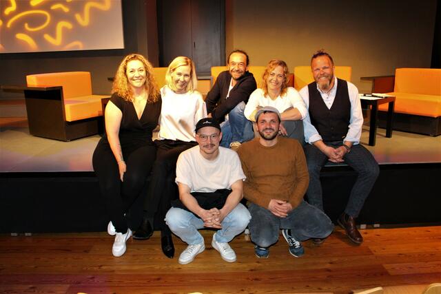 Sashka Regina, Johanna Jenewein, Hannes Treichl, Birgit Enk, Florian Schuchter, Georg Waldmüller und Martin Schümberg