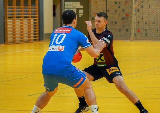 Kapitän Patrick Stolz beim Zug aus gegnerische Tor. | Foto: Sportunion Leoben