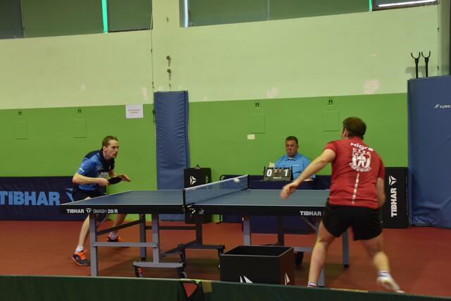 Im hochkarätigen Duell zwischen den beiden Topspielern setzte sich Dominik Habesohn gegen Martin Storf mit 3:1 durch. | Foto: Michael Strini