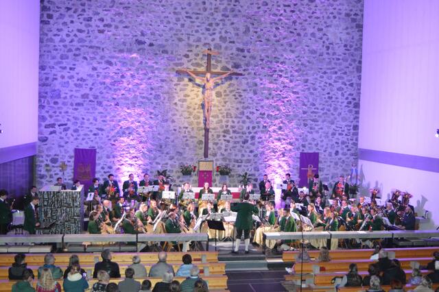 Die Stadtmusikkapelle Landeck konzertierte vergangenen Samstag in der Pfarrkirche in Bruggen. | Foto: Siegele