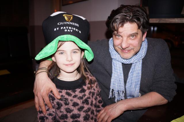 Zoé und Tanguy feiern, da Bruder bzw. Sohn Nicolas es so gern wollte. | Foto: Schmatz