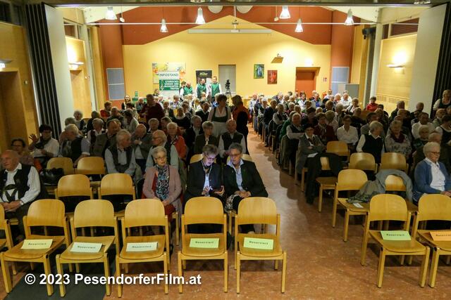 Ausverkauftes Volkshaus in Wartberg beim SUMT