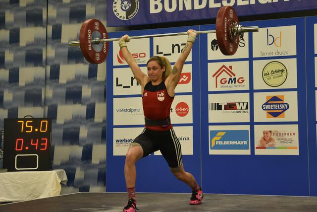 Petra Schmutzer (Innviertel) mit 75 kg im Stoßen

Foto: Conny Högg