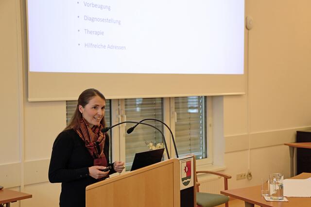 Neurologin Gertraud Puttinger referiert zum Thema „Demenz – erkennen, ansprechen, handeln“. | Foto: ÖRK Eferding
