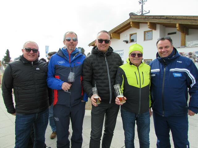 Stadtrat aus Bregenz Robert Pockenauer im Gespräch mit Kurt Kleinhans vom Hotel Naudererhof, Klaus Gfall (Getränke Wille), Herbert File (Stiegl Bier) und Vorstand Michael Schöpf. 