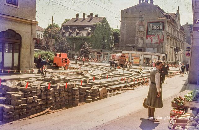 1969 wurde die Straßenbahn Umkehrschleife hinter dem Bezirksgericht Urfahr in der Sonnensteinstraße eröffnet.  | Foto: Sammlung Gstöttenmayer